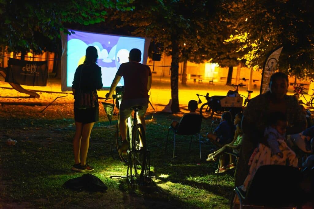 Projection Cinécyclo au Creusot (71) - photo Cyril Duc